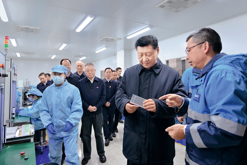2024年3月18日至21日，中共中央总书记、国家主席、中央军委主席习近平在湖南考察。这是18日下午，习近平在中德合资企业巴斯夫杉杉电池材料有限公司考察。 新华社记者 谢环驰/摄